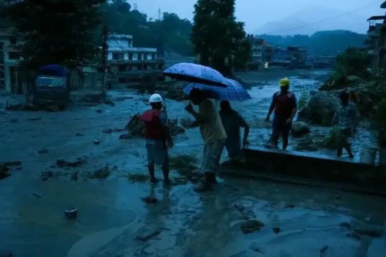 Lagi banjir bandang terjang Nepal, 40 rumah hanyut