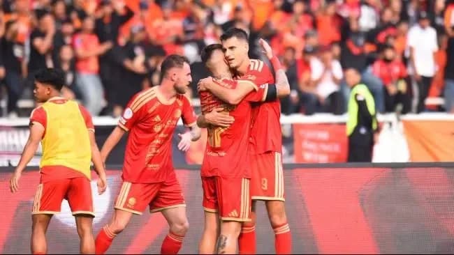 Sapu bersih 4 laga awal, Persija puncaki klasemen