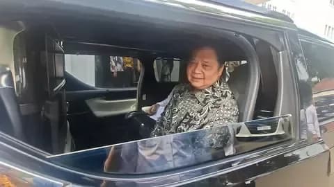 IHSG terus tertekan, Airlangga pastikan pembahasan bersama KSSK