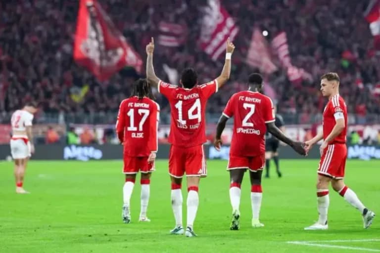 Muenchen berkibar di Liga Jerman, PSG di puncak Liga Prancis