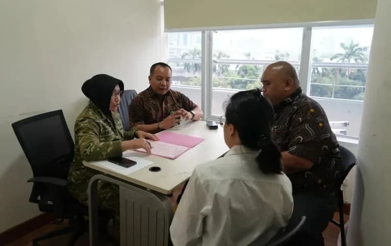 Penyidik Serahkan Lima Tersangka MBG ke JPU