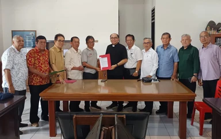 Bawa Petisi, Lansia GMIM Temui Ketua Sinode