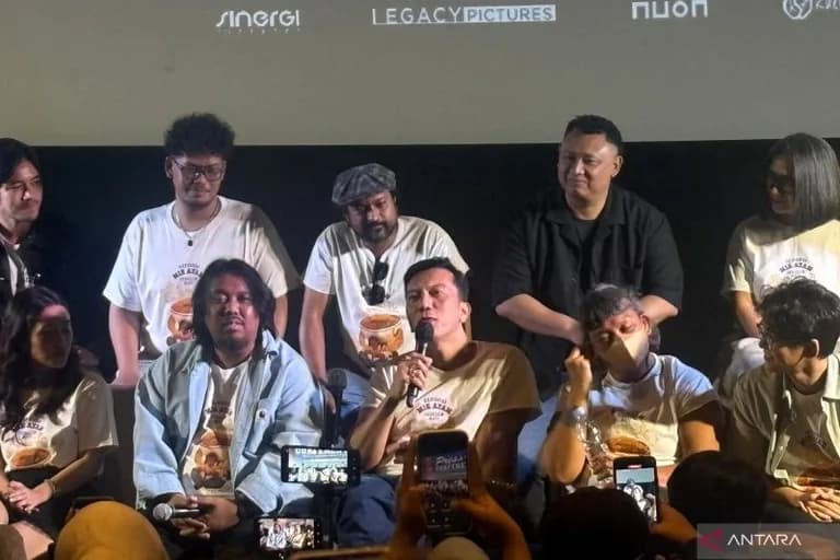 Adu Peran di Film Baru, Teuku Rifnu Wikana Puji Akting Komedian Benidictus Siregar