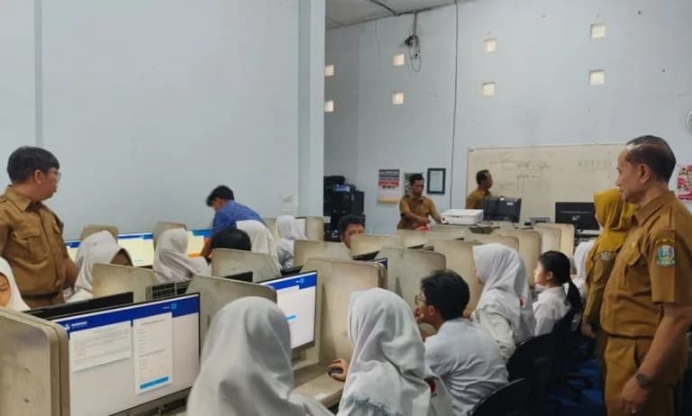 Kemendikdasmen melaporkn, pendaftar TKA SMA/SMK membludak