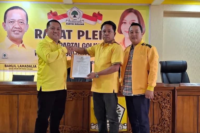 Bob Nover Janis memimpin rapat pleno Partai Golkar Sitaro setelah menerima SK Plt Ketua DPD II.