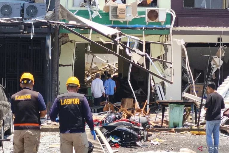 Ledakan ruko di San Antonio Surabaya diduga akibat kebocoran gas, tidak ditemukan bahan peledak