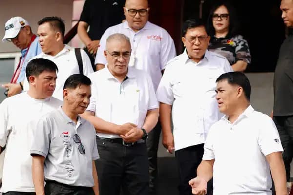 Gubernur Sulut Yulius Selvanus 1
