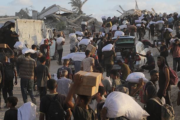 gettyimages-warga=gaza-antre-pasokan