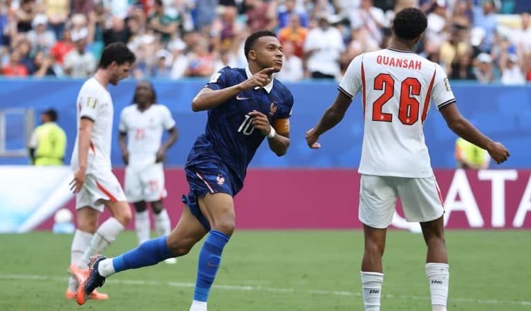 Sepatu emas Mbappe