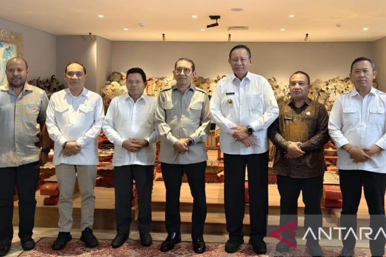 HB Jassin dan Aloei Saboe