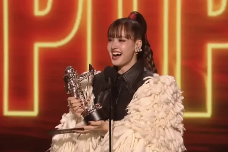 Lisa Blackpink - Soompi