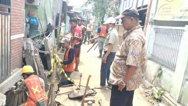 dok-ant-teras-rumah-ambruk