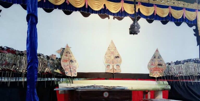 wayang kulit batam