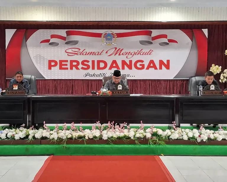 Rapat paripurna DPRD Sitaro