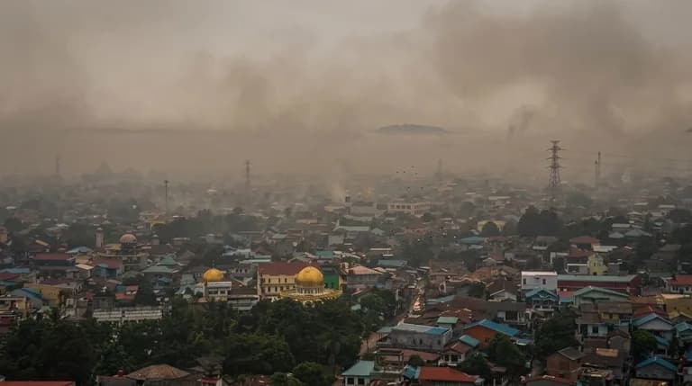 Bahaya asap makin menjadi, kualitas udara Batam tetap tidak sehat sabtu ini
