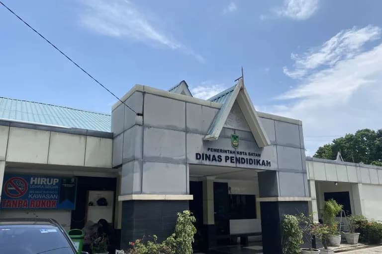 Seluruh sekolah di Batam diliburkan! Udara masuk kategori bahaya