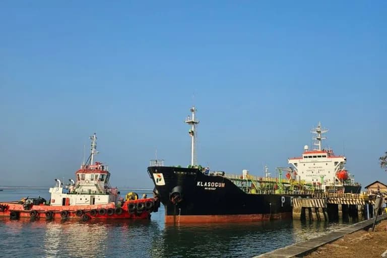 Kapal tanker tiba di Bali! Pertamina operasikan suplai BBM 24 jam untuk atasi kelangkaan