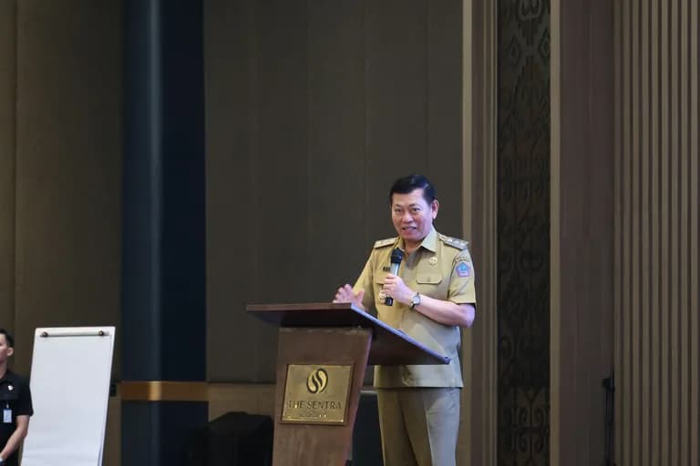 Wakil Gubernur Sulawesi Utara Victor Mailangkay membuka pertemuan TP2DD untuk memperkuat digitalisasi pendapatan daerah.