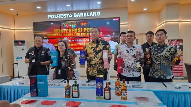 Bongkar Gudang Miras Ilegal di Bengkong, 8 Ribuan Botol Miras Mahal Disita Polisi