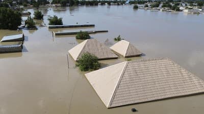 banjir-di-nigeria-tewaskan-30-orang-400-ribu-warga-mengungsi-4_169