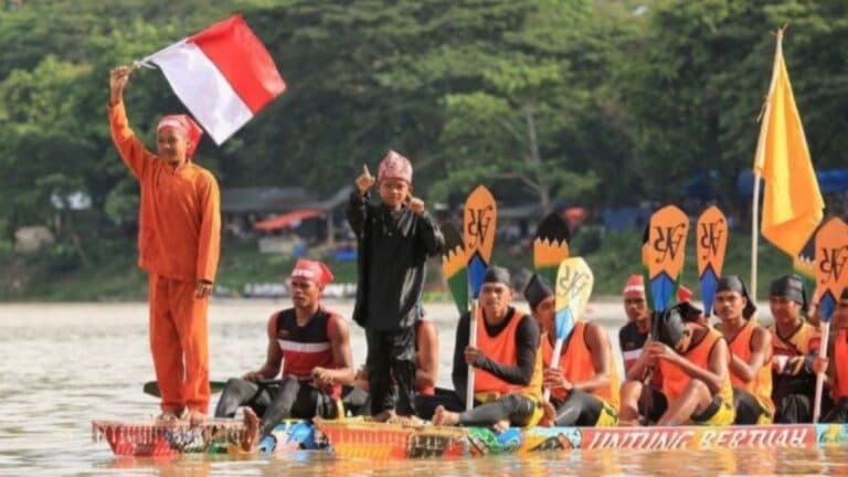 antaranews-tarian-pacu-jalur-kuansing-riau
