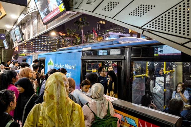 gettyimages-bus-tije