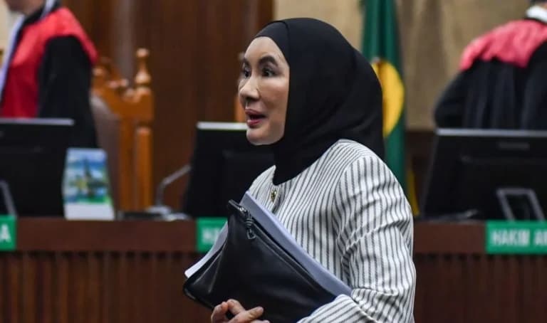 mantan-dirut-pertamina-nicke-widyawati-menjadi-saksi-kasus-pengelolaan-minyak-mentah-2709166.jpg