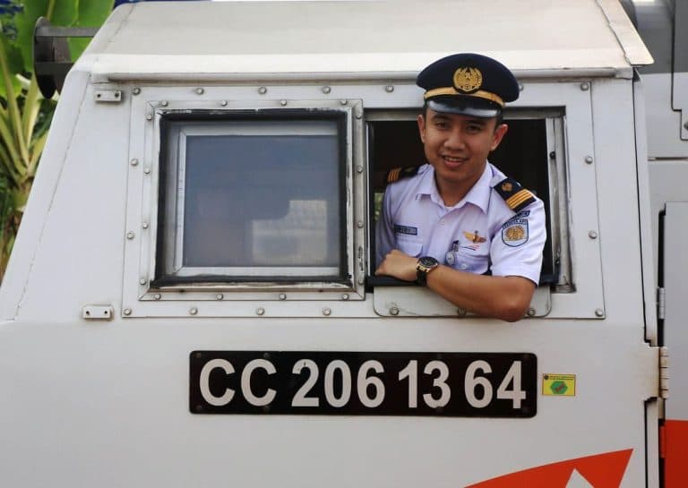 melihat-proses-kerja-masinis-di-tengah-pandemi-19
