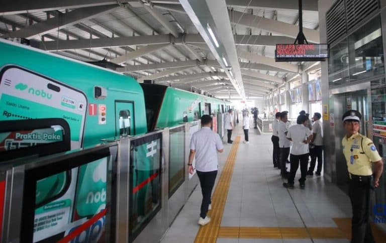 suasana-jelang-beroperasinya-stasiun-lrt-jakarta-manggarai-di-jakarta-senin-2482026-1787549450878_169