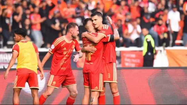 Sapu bersih 4 laga awal, Persija puncaki klasemen