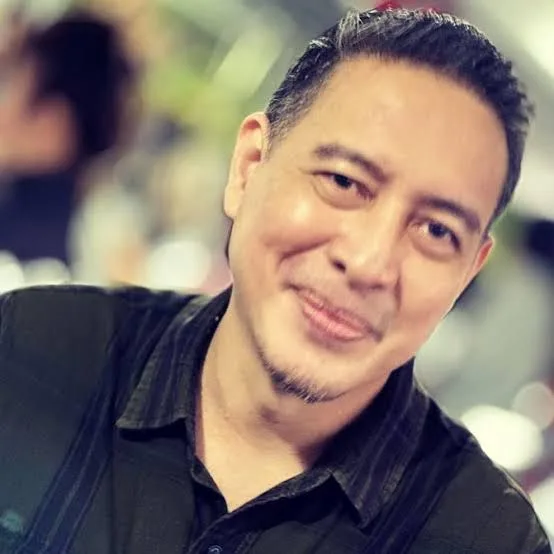 Antrean BBM di Manado: Saat jalan protokol  jadi lahan parkir SPBU*)