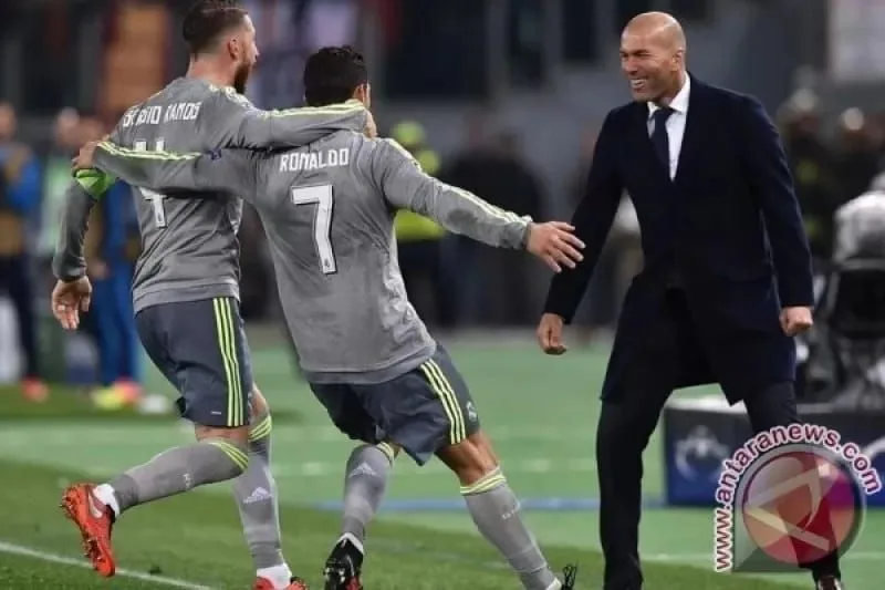 Legenda Prancis Zidane bela Ronaldo tinggalkan Timnas Portugal, CR7 kariernya hebat