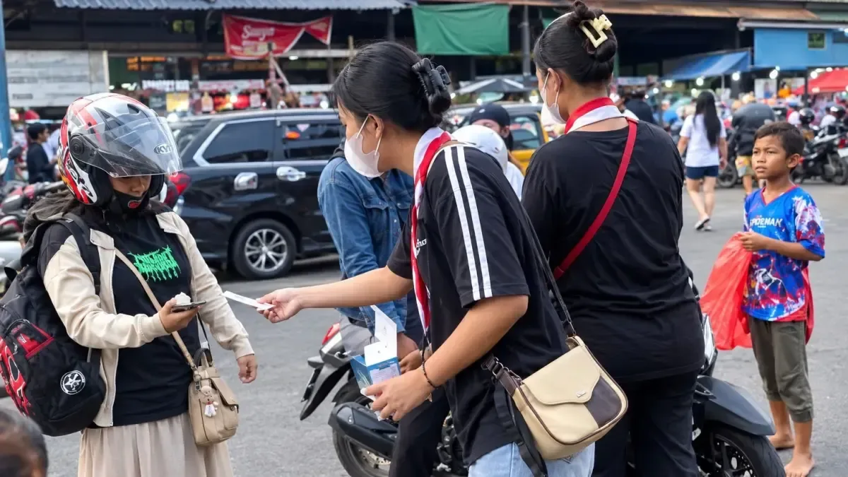 Kualitas udara memburuk, GMNI Manado bagikan masker gratis