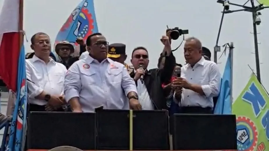 Dasco temui massa buruh usai sahkan RUU Perlindungan Ketenagakerjaan