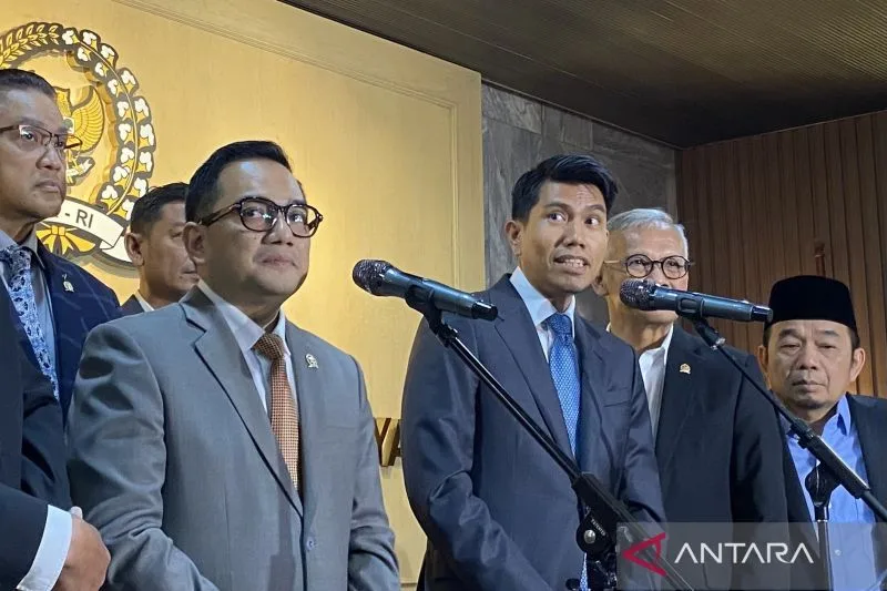 Komisi II DPR kaji putusan MK terkait keabsahan syarat pendidikan Gibran