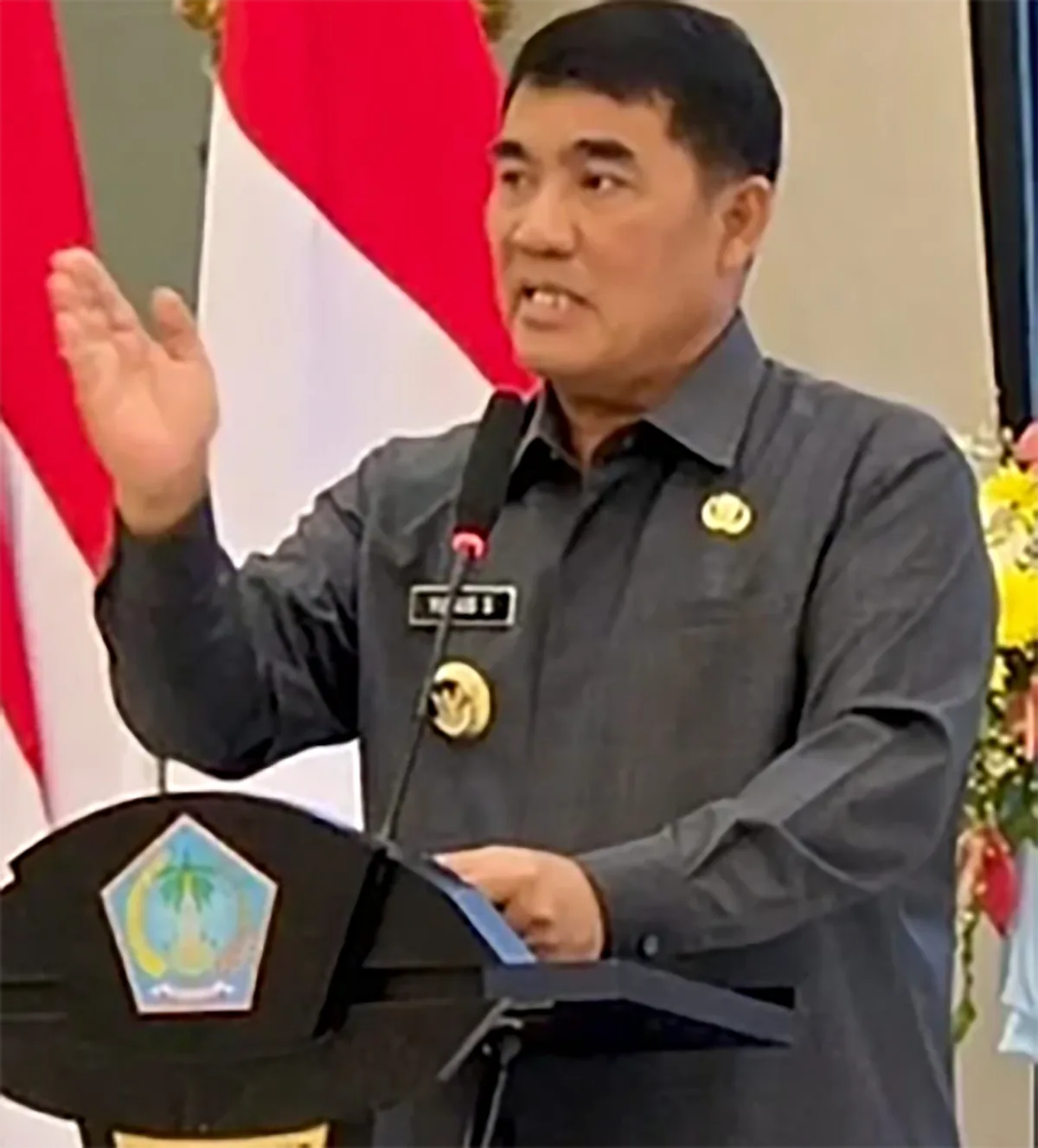 Gubernur Sulut Yulius