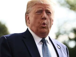 Kasus tewas pertama di AS, Trump bahas vaksin korona dengan bos farmasi