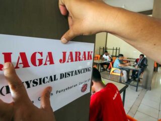 Asal taati jaga jarak, Pakar UGM: Covid-19 berakhir Mei