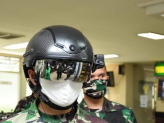 Keren !!! Helm canggih TNI-AD cegah Covid-19, mampu deteksi suhu tubuh jarak 10 meter