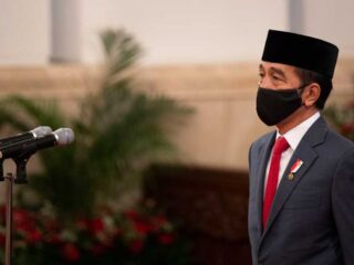 Sambut 'new normal', Presiden Jokowi: Pembukaan tempat ibadah, aktivitas ekonomi, dan sekolah harus lalui tahapan ketat