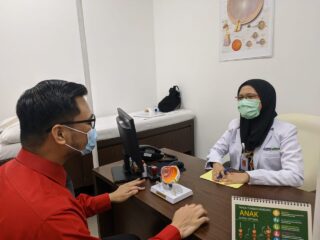 'IG live talk' Siloam Hospitals Yogyakarta: Katarak bisa menyerang di semua usia, kenali pencegahan dan penanganannya