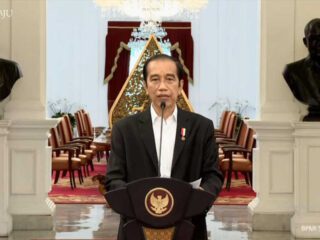 Perintah !!! Jokowi minta Kapolri, Panglima TNI dan Satgas Covid-19 tindak pelanggar Prokes, Jenderal Idham Azis copot dua Kapolda, plus ganti enam lainnya, Petrus R Golose segera raih tiga bintang