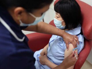 Tenang !!! FDA AS: Meriang setelah divaksinasi adalah reaksi normal