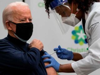 Biden disuntik dan dengan berat hati puji Trump, Regulator Obat Eropa setujui vaksin Pfizer digunakan di UE