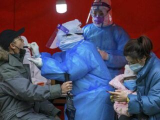 Ngeri !!! Tiongkok terapkan tes swab anal (usap dubur) untuk Covid-19, dianggap lebih efektif deteksi virus