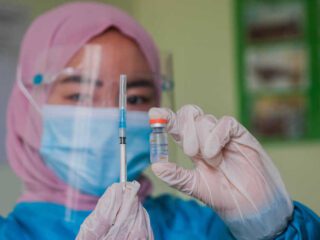 Spesialis Penyakit Dalam: Seperti cacar, Covid-19 diharapkan berakhir dengan vaksinasi