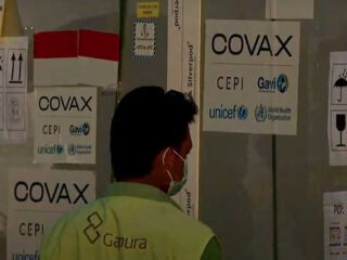 Vaksin Astrazeneca tiba, prioritas untuk Lansia dan Petugas Pelayanan Publik