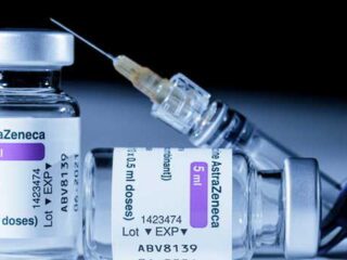 Tepis !!! Astrazeneca klaim tak ada bukti vaksinnya berisiko pengentalan darah,