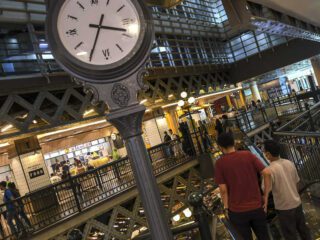 Siiip !!! Pada PPKM Level 3: Mal dibuka sampai pukul 17.00 dan 'dine in' 25 persen, berikut faktor penentu level PPKM