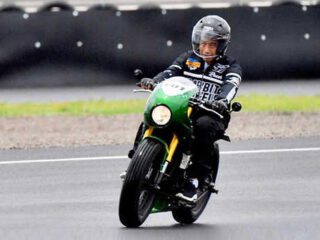 'Ngebut' !!! Presiden Jokowi balap motor di Sirkuit Mandalika, bendera start dikibarkan Erick Thohir